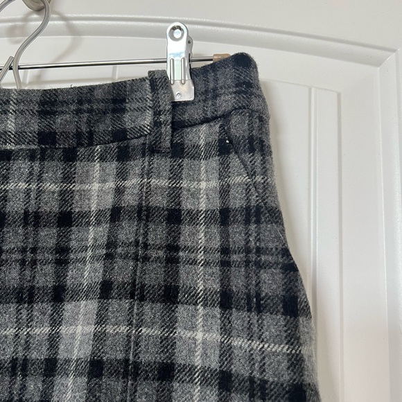 Dark Grey mini wool skirt in plaid from Eddie Bauer - Picture 2 of 6